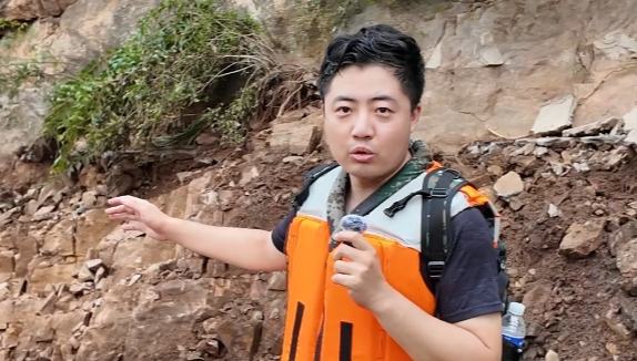 人民日报记者深入一线实地探访：徒手攀岩的这段路，通了！